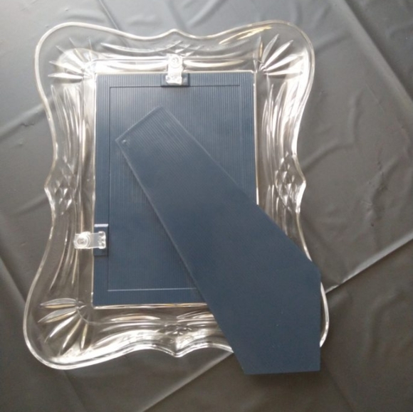 🤪 Glass Picture Frame - Picture 2 of 6